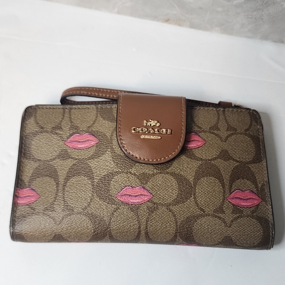 Coach Lips Wallet - Picture 2 of 7